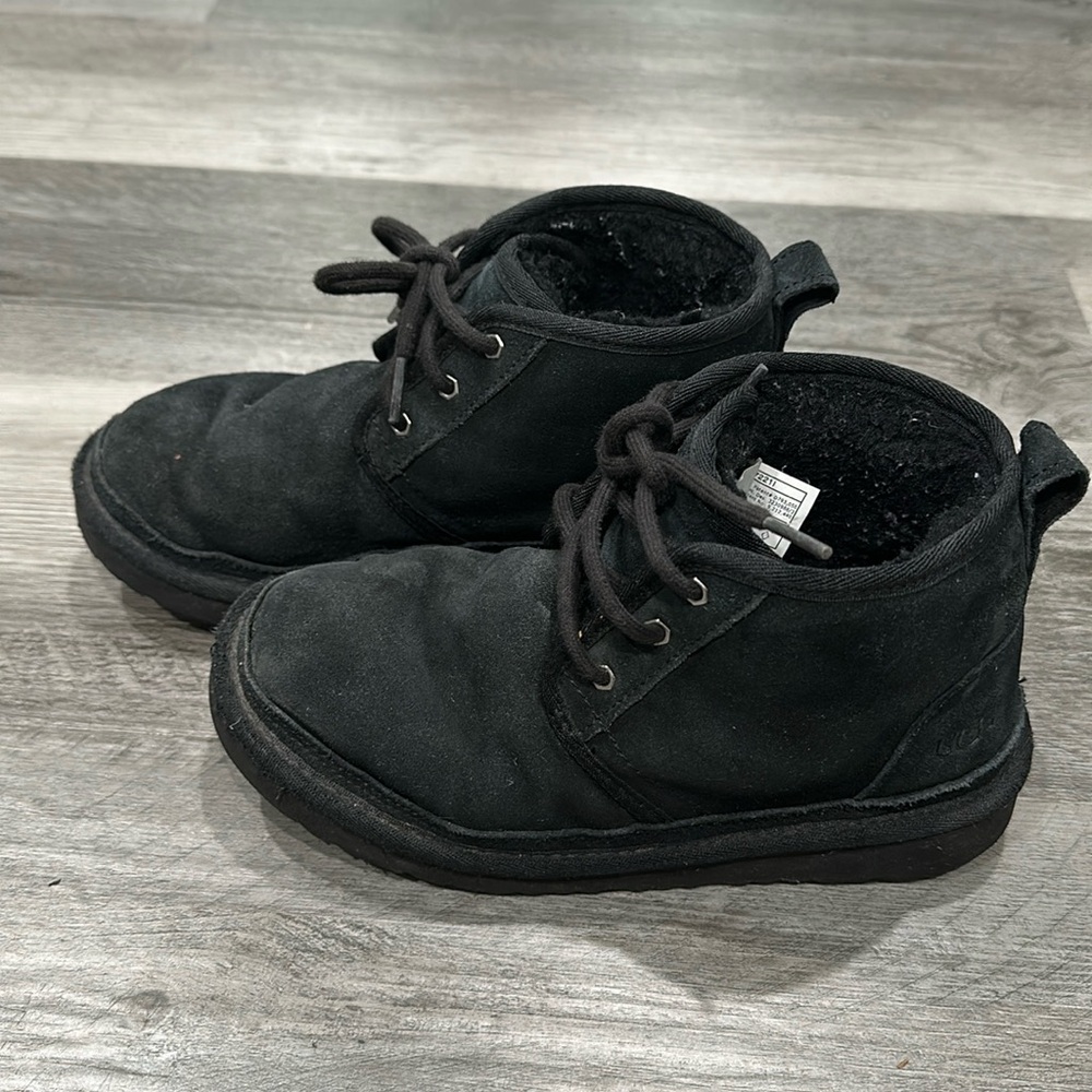 UGG neumel ii boots kids size US 3, used